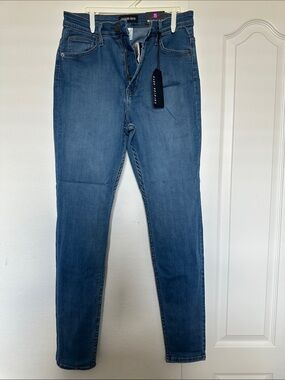 Fashion Nova Women’s Medium Blue Skinny Jeans
